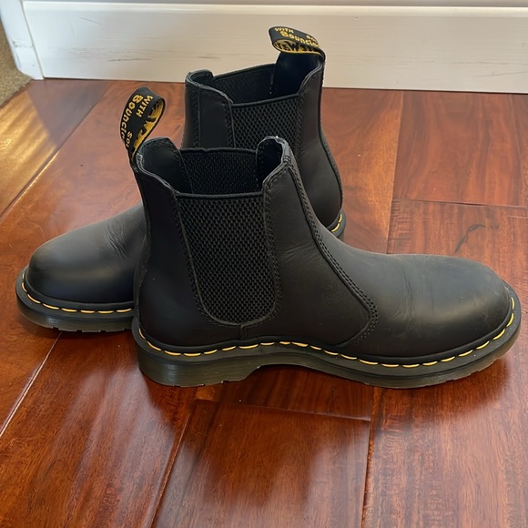 Dr. Martens US 7 M. 
Womens Dr. Martens 2976 Chelsea Boot - Black - Picture 2 of 4